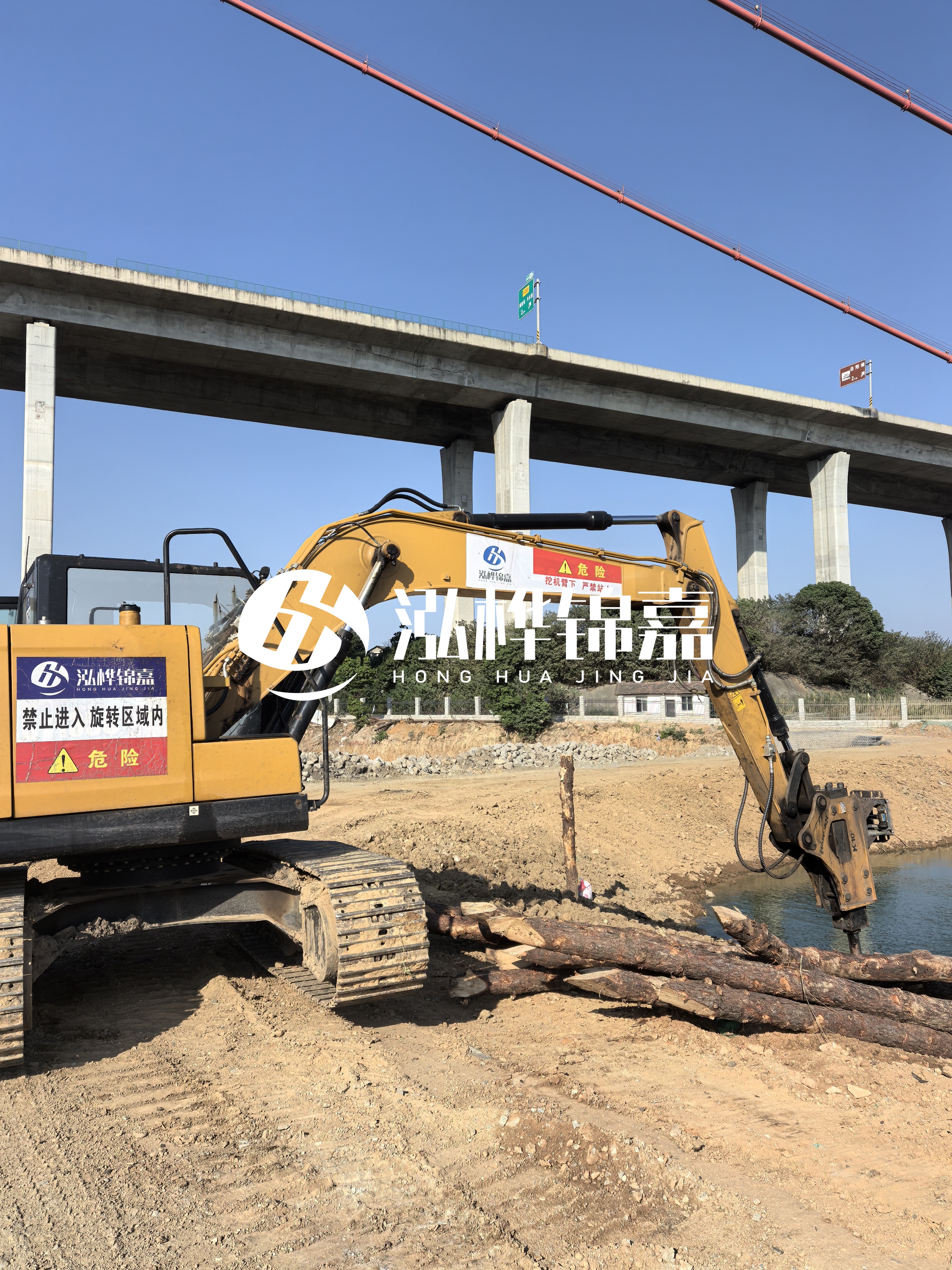 渝北挖機打木樁專業(yè)施工-山區(qū)河道挖機打木樁難度及對策？